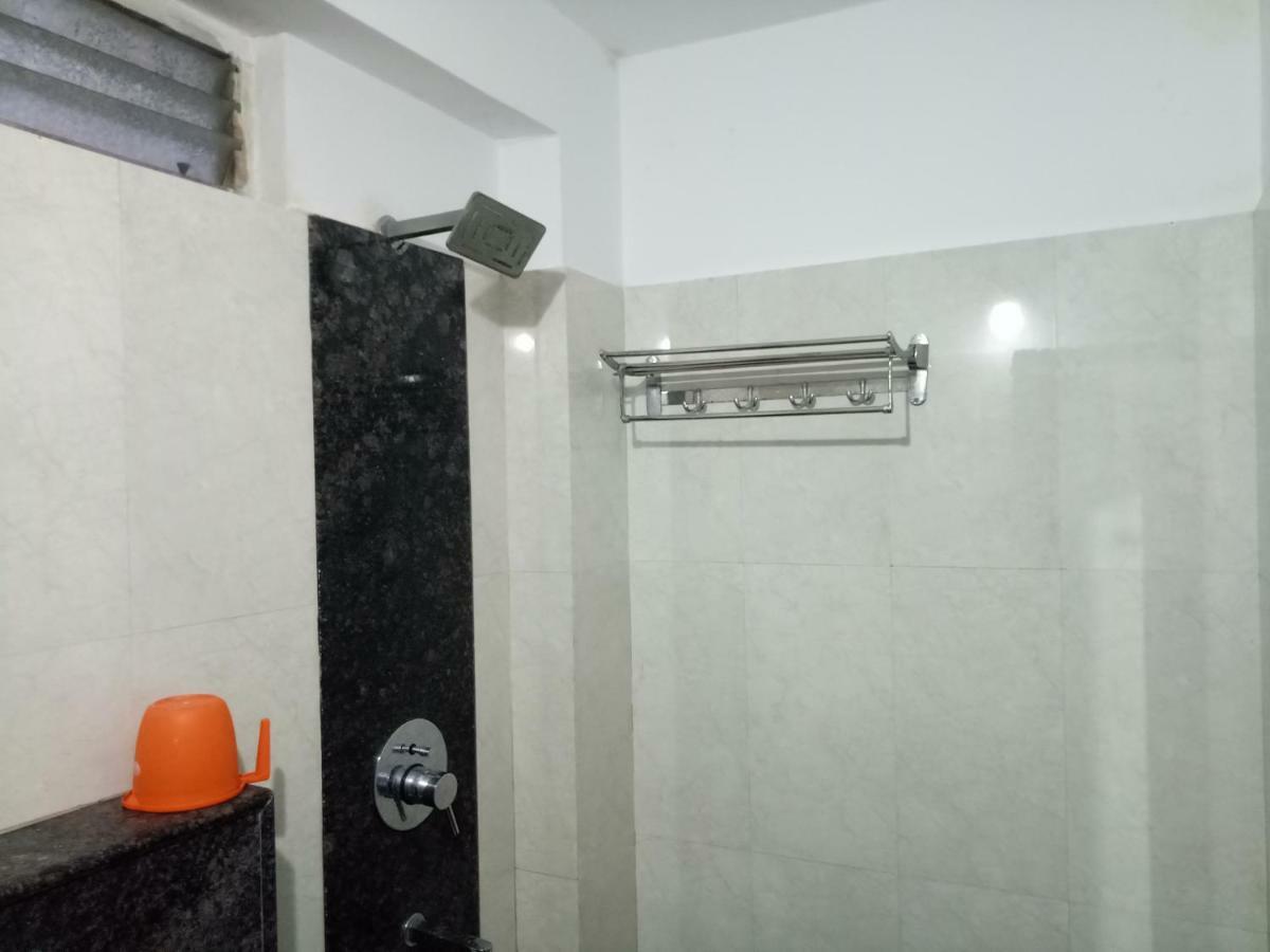 Assam Jatri Niwas Hotell Puri Exteriör bild