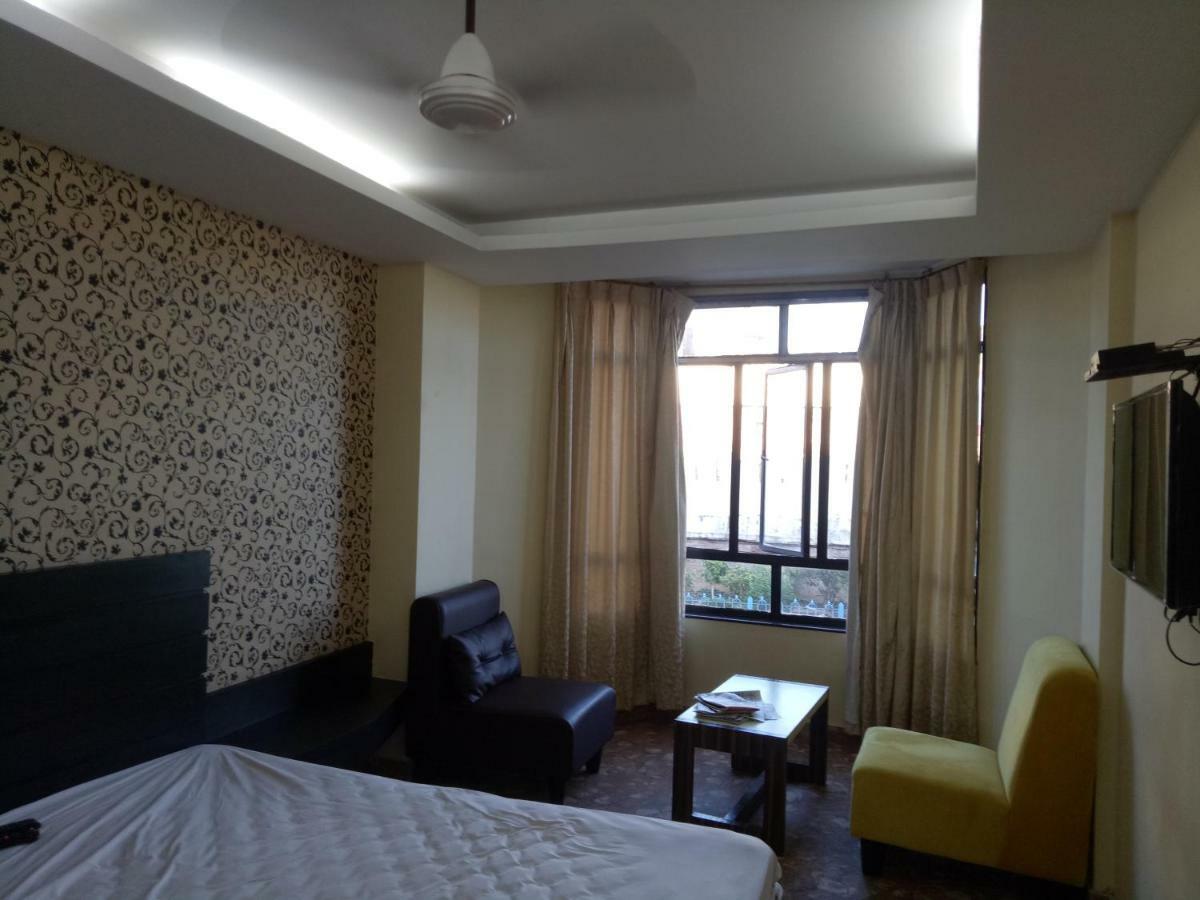 Assam Jatri Niwas Hotell Puri Exteriör bild